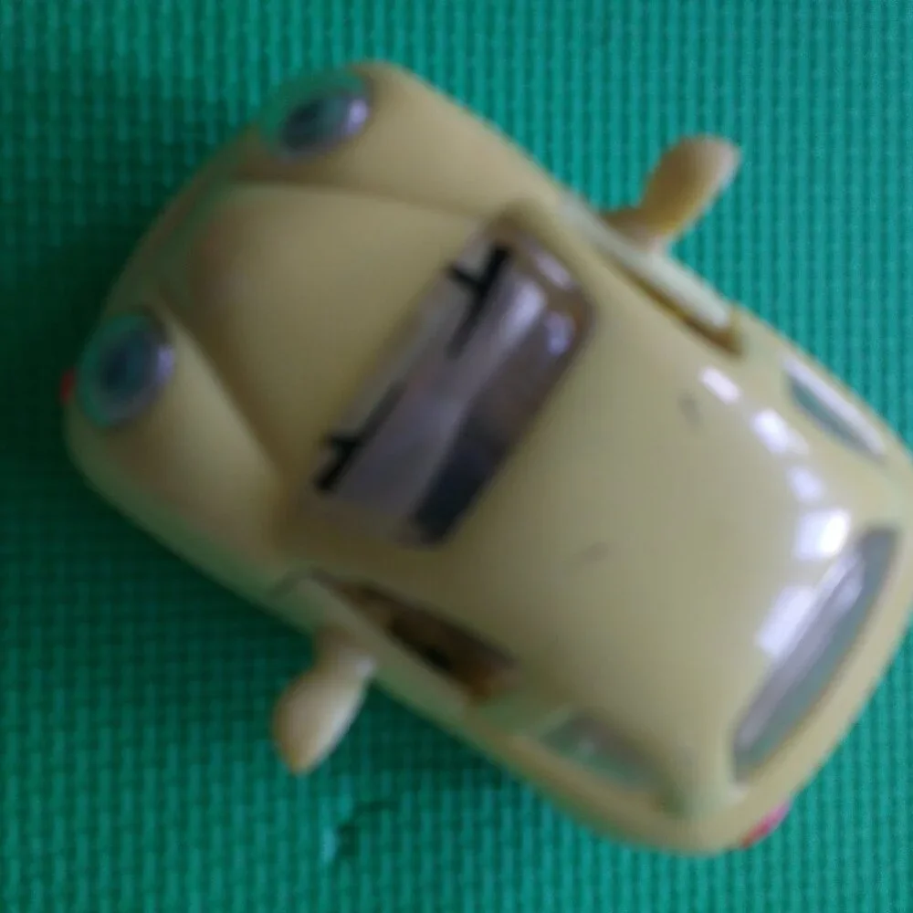 Chevron Yellow car Used in good condition